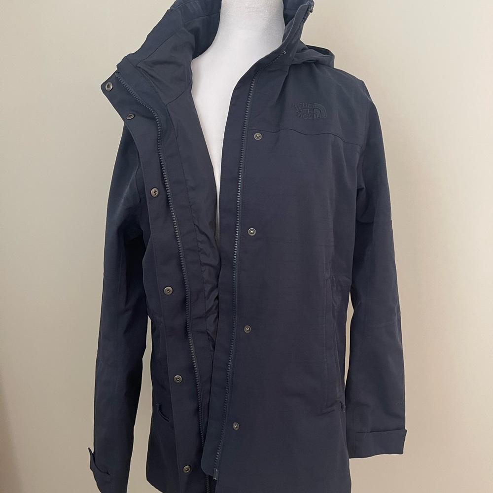 💙 THE NORTH FACE Women’s Navy Blue Size M Rain Jacket 💙